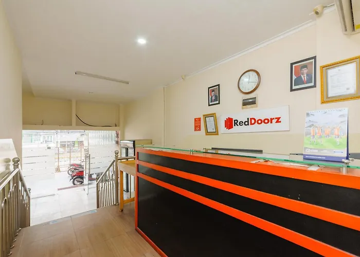 RedDoorz Syariah @ Jatinegara Hotel Jakarta
